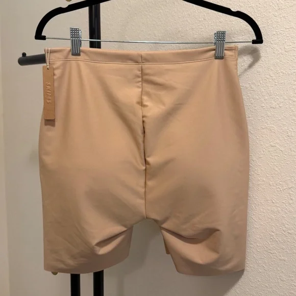 SKIMS, BUTT LIFTING SHORT, CLAY, LARGE